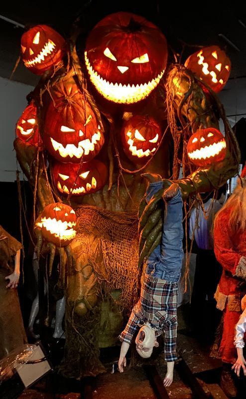 Halloween Giant Pumpkin Monster, 8-Foot - 2025 - Image 2